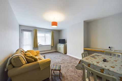 32a Salisbury Road, Pinner, HA5 2NN