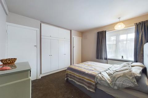 32a Salisbury Road, Pinner, HA5 2NN