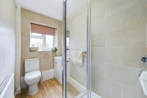 32a Salisbury Road, Pinner, HA5 2NN