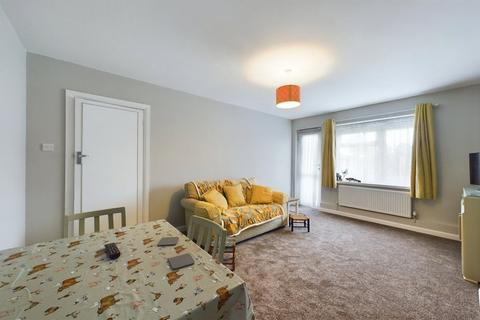 32a Salisbury Road, Pinner, HA5 2NN