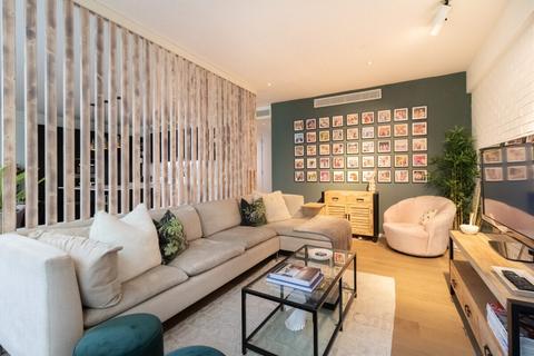 Flat 1, 7 Long Street, London, E2 8GS
