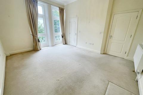 Flat 3, Ashdale Court, 11 Boscombe Spa Road, Bournemouth, BH5 1AW
