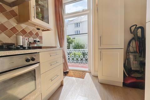 Flat 3, Ashdale Court, 11 Boscombe Spa Road, Bournemouth, BH5 1AW