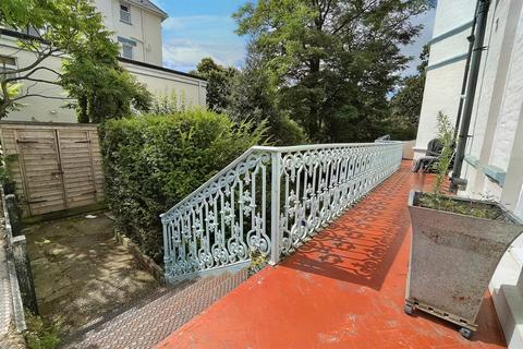 Flat 3, Ashdale Court, 11 Boscombe Spa Road, Bournemouth, BH5 1AW