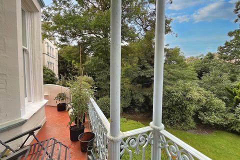 Flat 3, Ashdale Court, 11 Boscombe Spa Road, Bournemouth, BH5 1AW