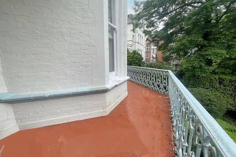 Flat 3, Ashdale Court, 11 Boscombe Spa Road, Bournemouth, BH5 1AW
