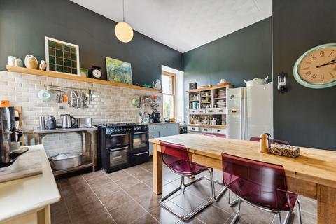 2 Carmunnock Road, Clarkston, Glasgow, G76 8SY