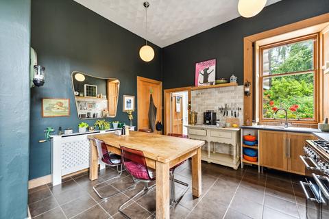 2 Carmunnock Road, Clarkston, Glasgow, G76 8SY