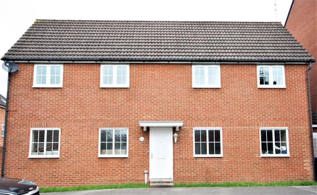 Cloatley Crescent, Royal Wootton Bassett, SN4 2 bed detached house to