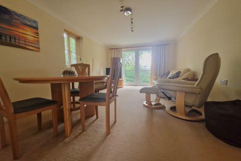 3 bedroom flat to rent, Seaweed Close, Weston Lane, Southampton, Hampshire. SO19 9BY