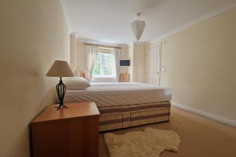 3 bedroom flat to rent, Seaweed Close, Weston Lane, Southampton, Hampshire. SO19 9BY