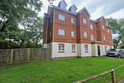 3 bedroom flat to rent, Seaweed Close, Weston Lane, Southampton, Hampshire. SO19 9BY