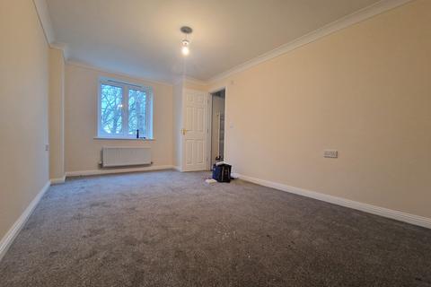 3 bedroom flat to rent, Seaweed Close, Weston Lane, Southampton, Hampshire. SO19 9BY