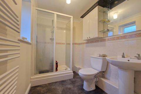 3 bedroom flat to rent, Seaweed Close, Weston Lane, Southampton, Hampshire. SO19 9BY