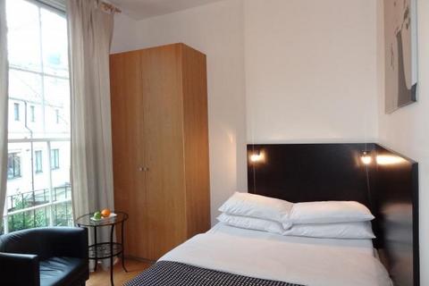 Studio to rent, Cartwright Gardens, Bloomsbury, London, WC1H