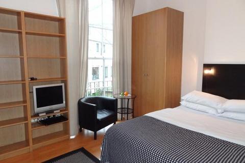 Studio to rent, Cartwright Gardens, Bloomsbury, London, WC1H