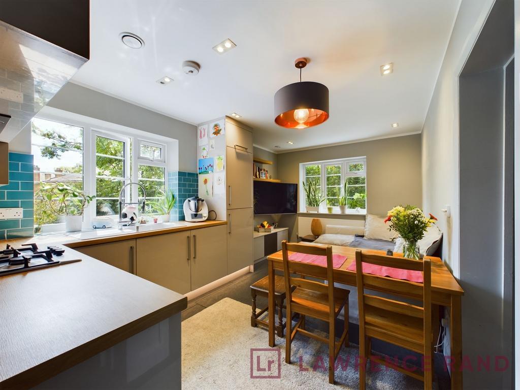 Garden Close, Ruislip, HA4 2 bed flat for sale £325,000