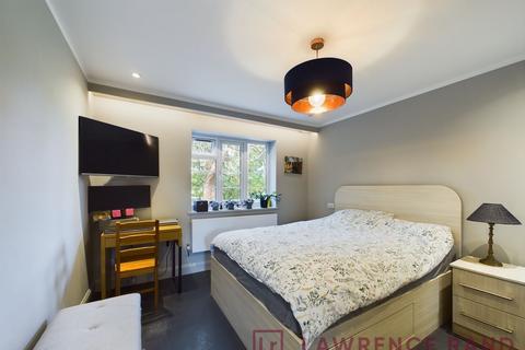 2 bedroom flat for sale, Garden Close, Ruislip, HA4