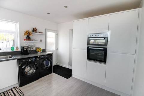 1 Cader Avenue, Kinmel Bay, Rhyl, LL18 5HU