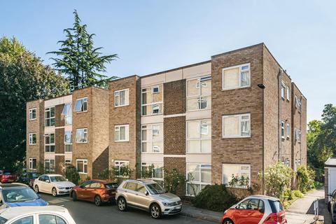 3 Woodstock Gardens, Beckenham, BR3 5BE