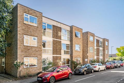 3 Woodstock Gardens, Beckenham, BR3 5BE