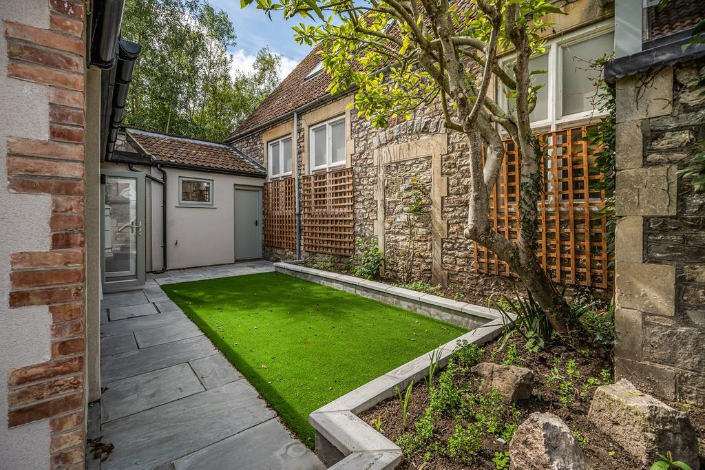 Courtyard garden