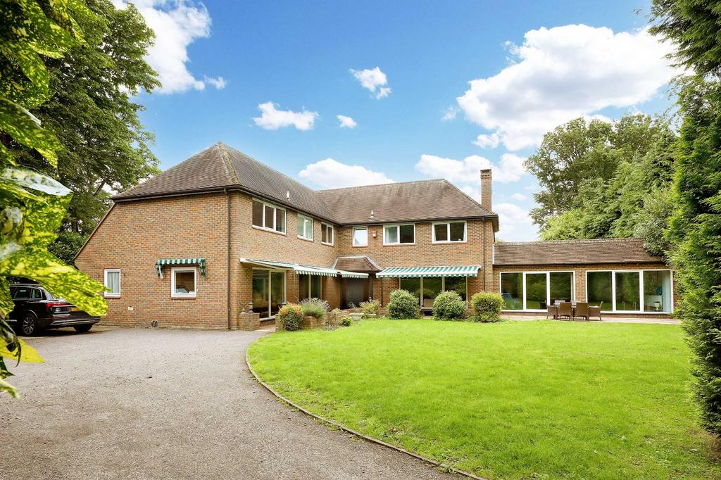 Manor Road, Penn, HP10 5 bed detached house £1,695,000