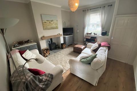 2 bedroom end of terrace house for sale - Rochdale Road, Shaw