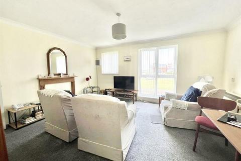 1 bedroom flat for sale - Queens Parade, Cliftonville, Margate, Kent, CT9 2GB