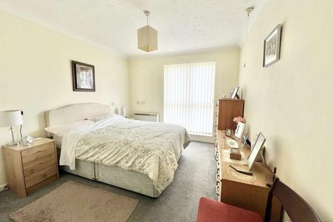 1 bedroom flat for sale - Queens Parade, Cliftonville, Margate, Kent, CT9 2GB