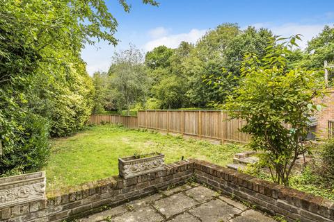 26 Parkgate, London, SE3 9XF