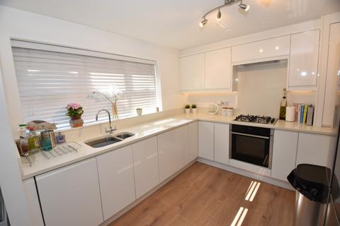 2 bedroom flat for sale - The Pines, Brooklands Road, Sale,  M33