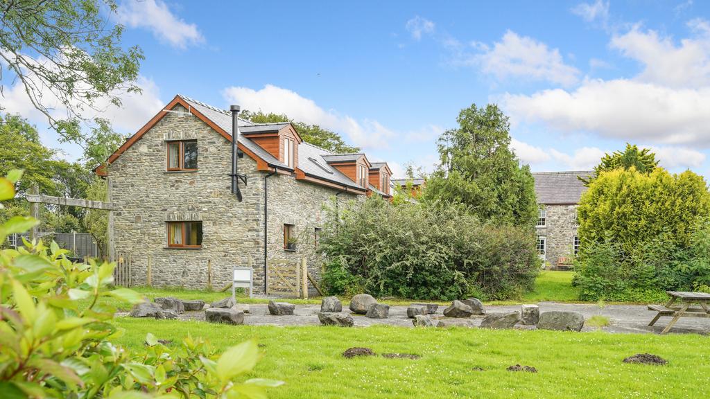 Gorsdalfa, Cross Inn, Llanon, Ceredigion 8 bed detached house for sale