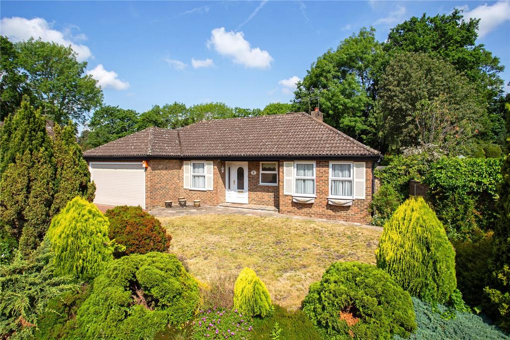 Parkside Place, East Horsley, Leatherhead, Surrey, KT24 3 bed bungalow