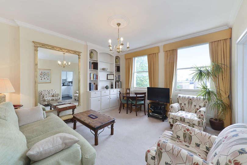 Stanhope Gardens, London, SW7 2 bed flat to rent £3,445 pcm (£795 pw)