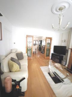 4 bedroom semi-detached house for sale - Priory Close, Chingford, E4