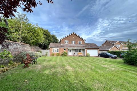 4 bedroom detached house for sale, Summerdown Close, Off Summerdown Road, Eastbourne, BN20