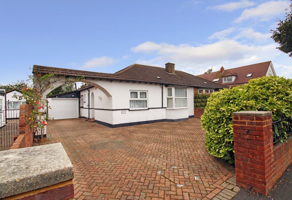 Micawber Avenue, Uxbridge, Greater London 4 bed semidetached bungalow