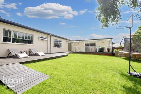 5 bedroom bungalow for sale - Churchill Close, Arnold