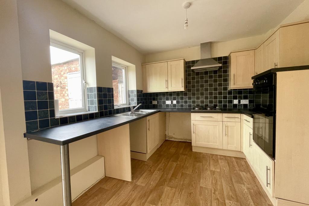 Crawley Crescent, Eastbourne, East Sussex, BN22 2 bed terraced house