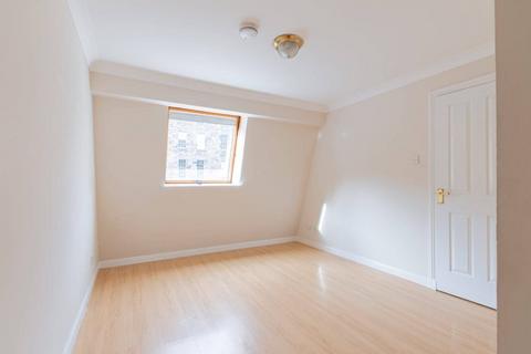 3 bedroom flat to rent, 0299L – Gayfield Place Lane, Edinburgh, EH1 3NZ