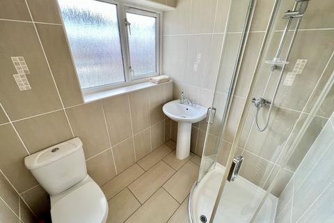 29 Castle Drive, Kilbirnie, KA25 6AZ