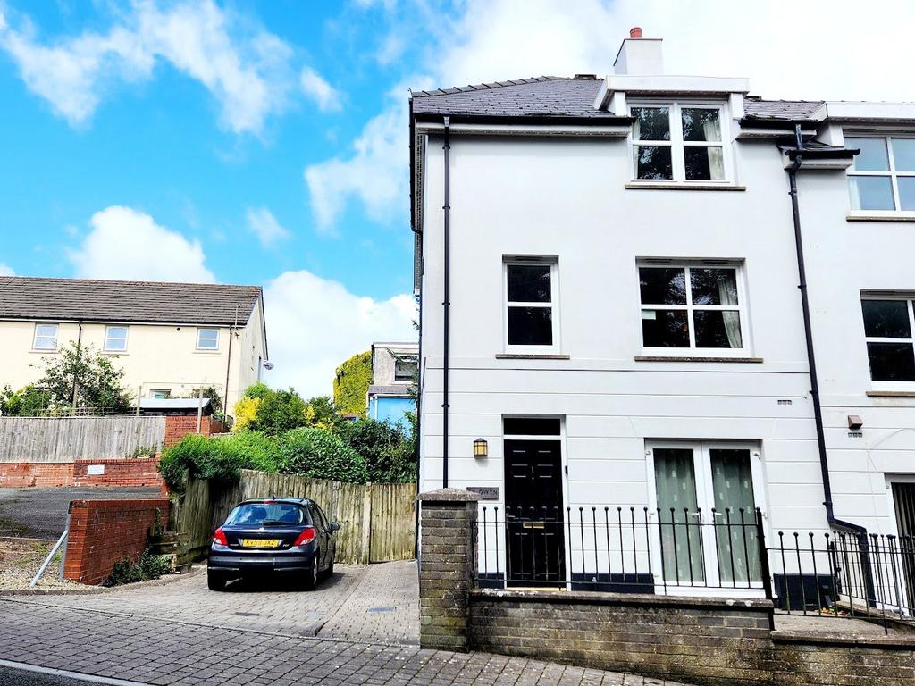 Kensington Gardens, Haverfordwest, Pembrokeshire, SA61 3 bed semidetached house for sale £220,000
