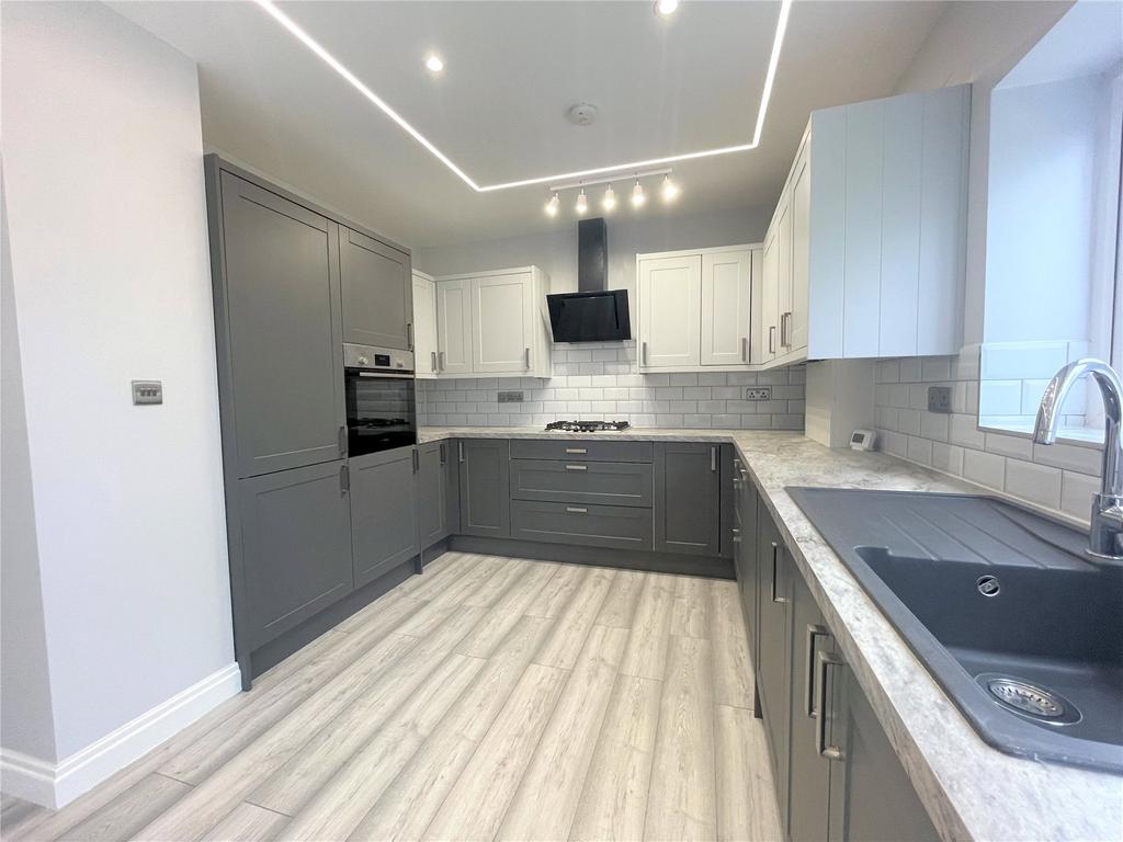Clinton Avenue, South Welling, Kent, DA16 5 bed semidetached house for