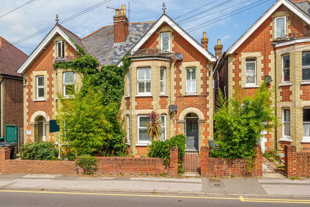 York Road, Guildford, GU1 2 bed flat for sale £375,000