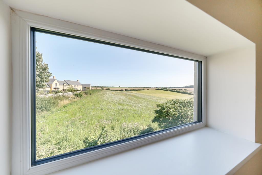 Combe Road, Witney OX29 3 bed semidetached house for sale £300,000