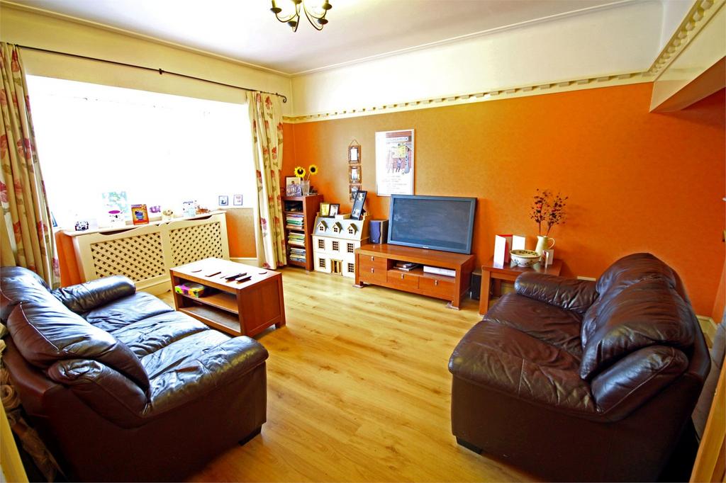 Cecil Road, Enfield, Greater London, EN2 3 bed semidetached house for
