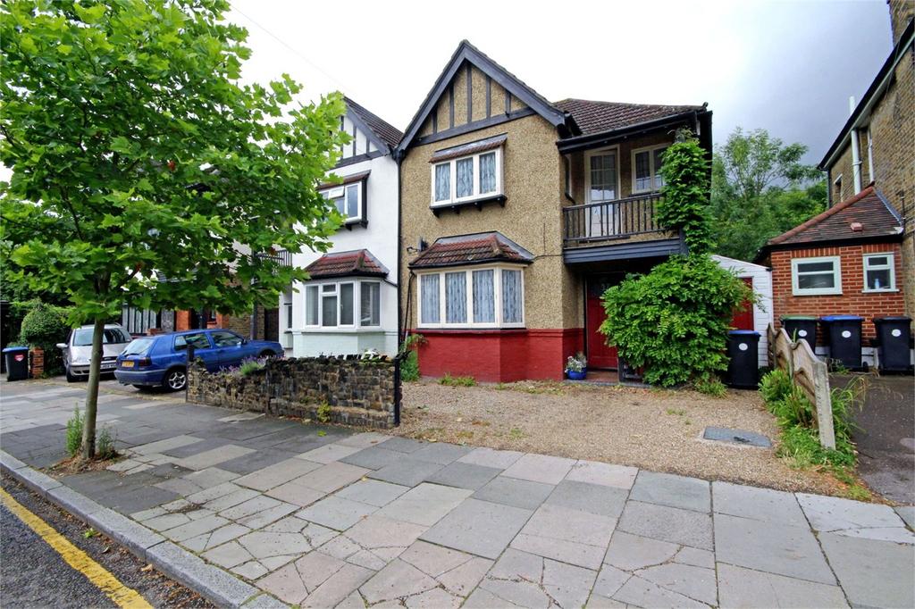 Cecil Road, Enfield, Greater London, EN2 3 bed semidetached house for