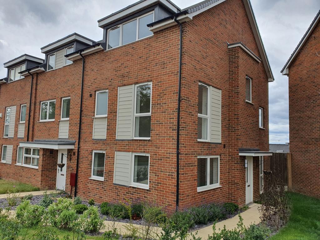 Temple Hill, Dartford, DA1 4 bed semidetached house £2,200 pcm (£508 pw)