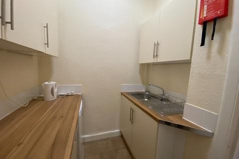 2 bedroom flat to rent, Lauriston Place, Tollcross, Edinburgh, EH3